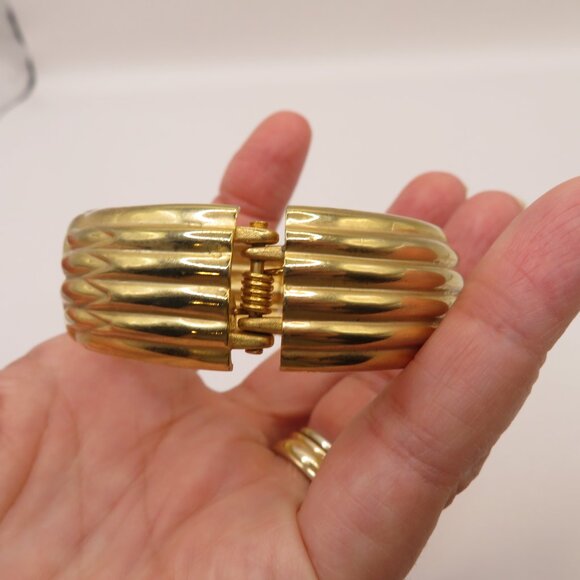 Vintage Elephant Bracelet Gold Tone - Picture 8 of 14